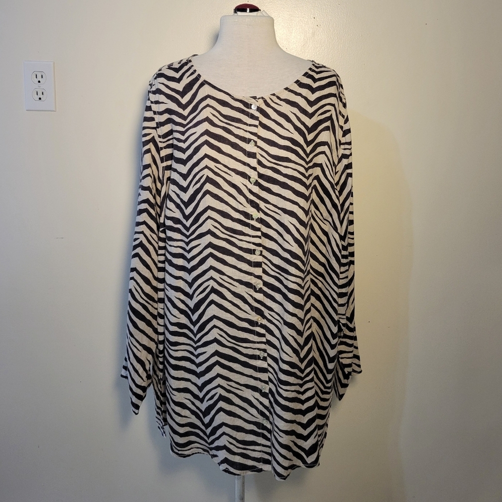 Tahari (Women's 2X) 100% Linen Button down Roll-Tab Long Sleeve Zebra Print Top
